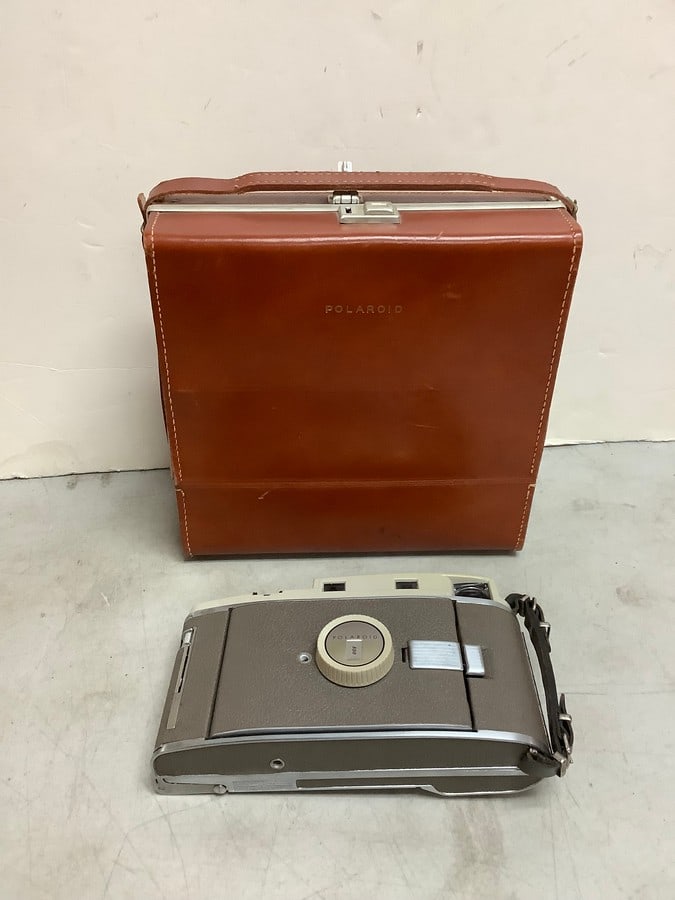 Vintage Polaroid 800 camera with case and flash attachment (1 of 1)