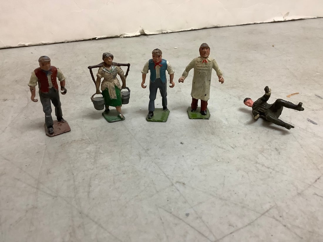 Vintage lead train people (1 of 1)