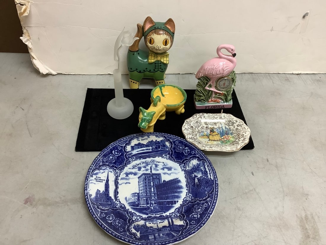 Ceramic Florida flamingo clock, blue transfer plate from England, and more(tallest 6.75in.): Ceramic Florida flamingo clock, blue transfer plate from England, and more(tallest 6.75in.)