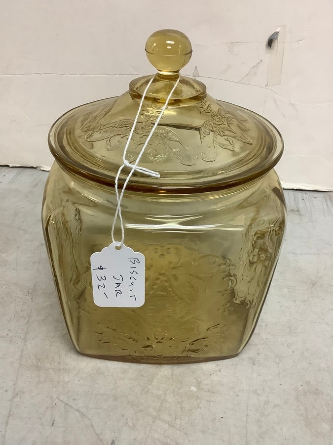 Vintage depression glass biscuit jar(8in.tall): Vintage depression glass biscuit jar(8in.tall)