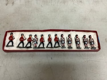 Vintage lead soldier figures(2.5in.tall)