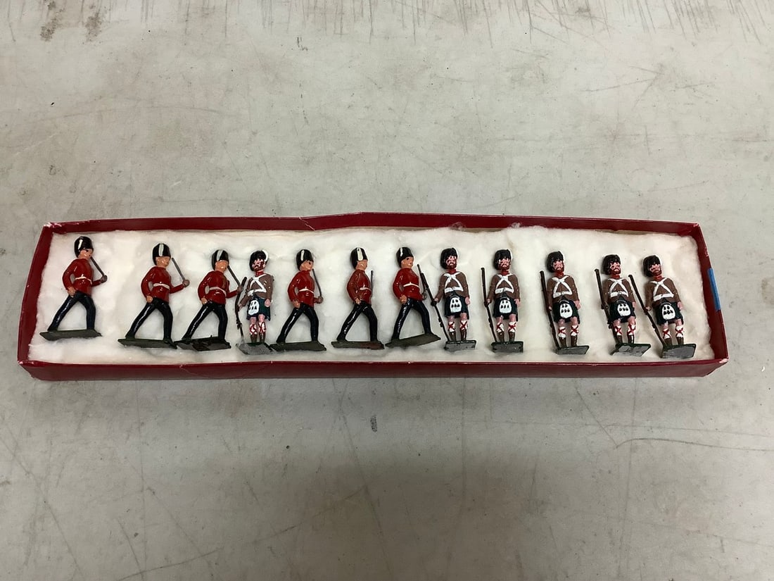 Vintage lead soldier figures(2.5in.tall) (1 of 1)