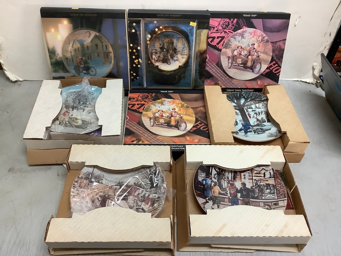 Various Collectible Christmas Plates (After the Pageant, Under the Mistletoe, Great Times Together, (1 of 1)
