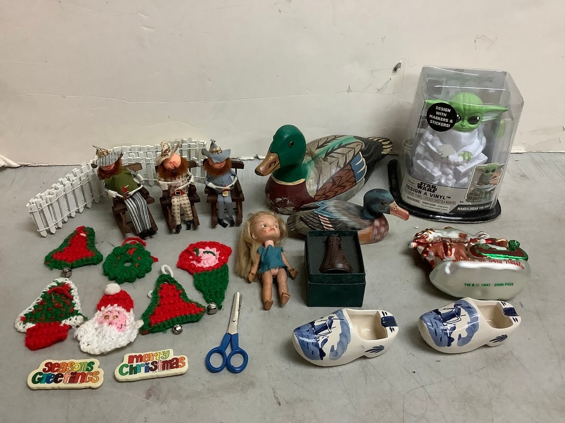 Star Wars Mandalorian vinyl coloring set with marker, vintage people in rockers toys, and more (1 of 1)