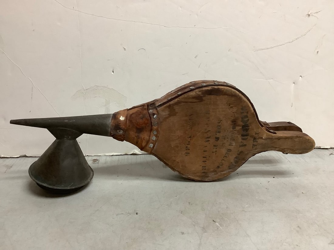 Vintage bellow with dispenser(17.5in.long): Vintage bellow with dispenser(17.5in.long)