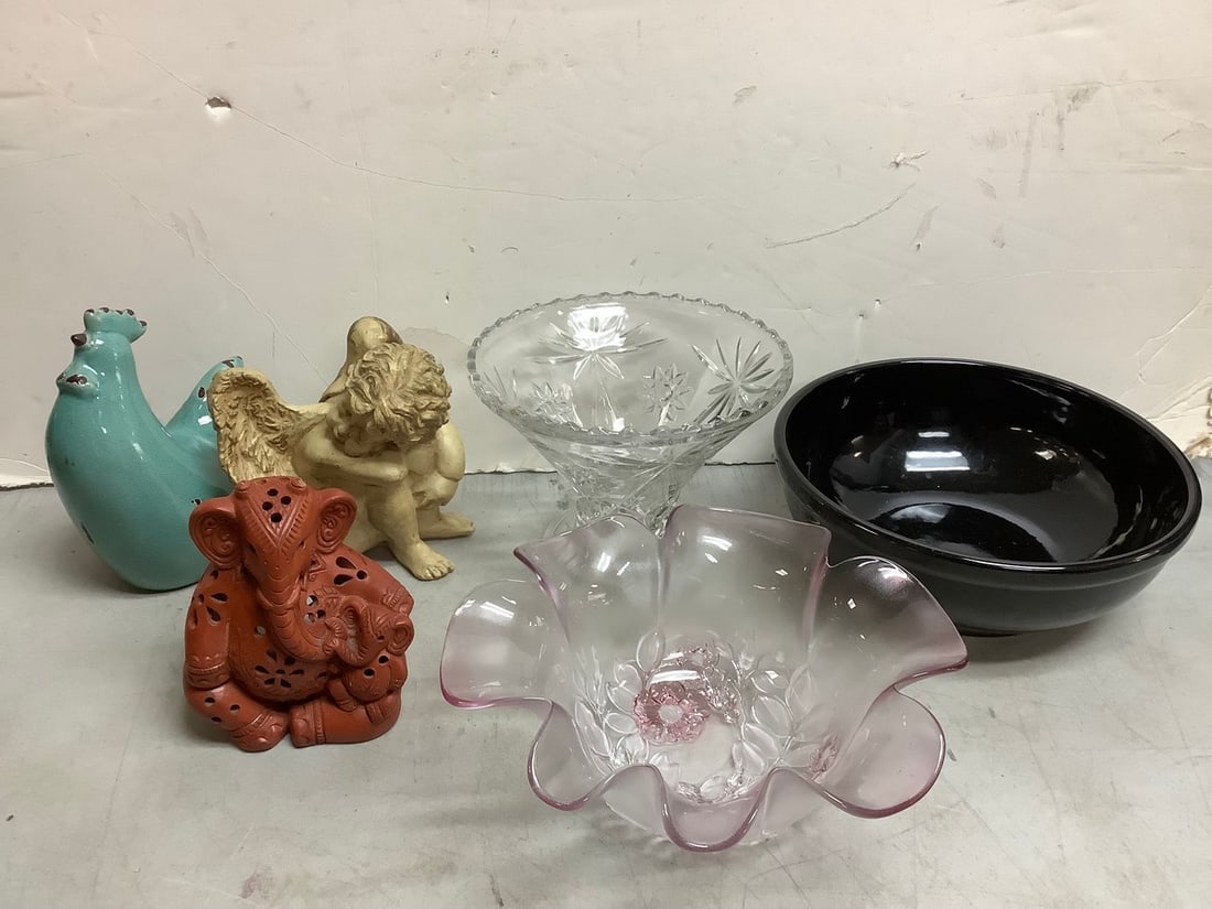 Decorative statues and various bowls(tallest 8.5in.): Decorative statues and various bowls(tallest 8.5in.)