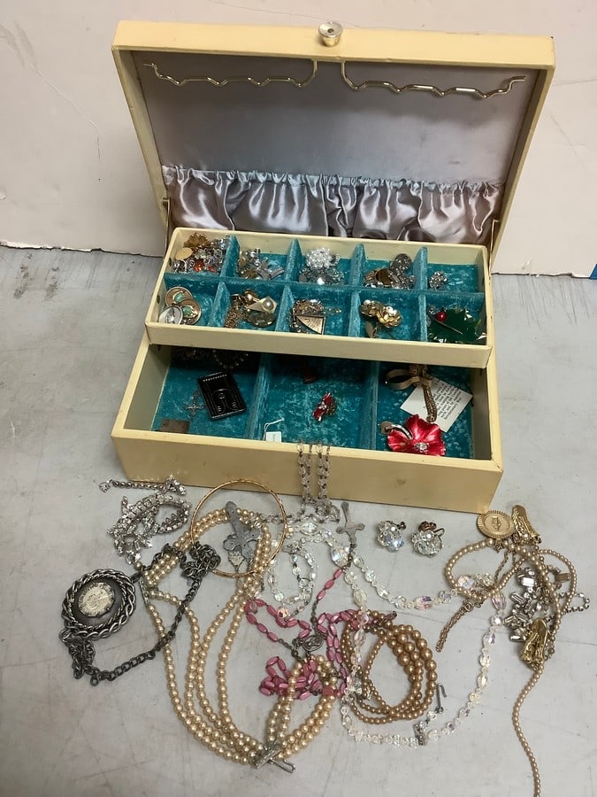 Jewelry box organizer(8in.x11in.x3.75in.) full of costume jewelry: Jewelry box organizer(8in.x11in.x3.75in.) full of costume jewelry