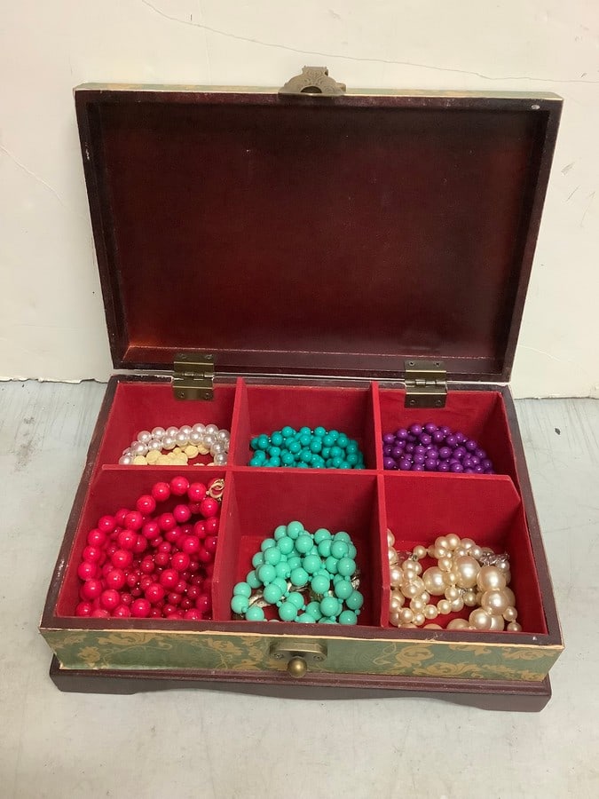 Jewelry box organizer(9.75in.x6.5in.x4in.) with costume jewelry: Jewelry box organizer(9.75in.x6.5in.x4in.) with costume jewelry