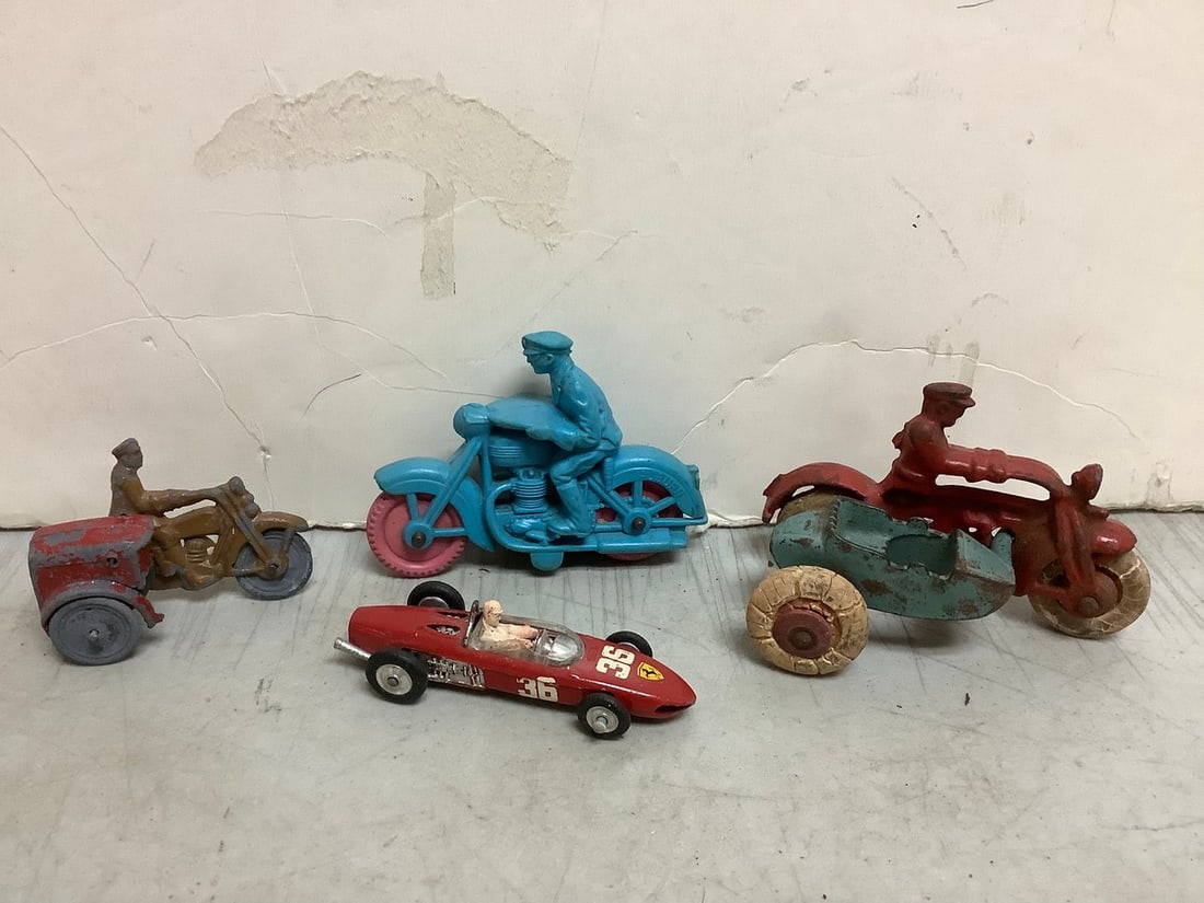 Auburn Hubley and more toys: Auburn Hubley and more toys
