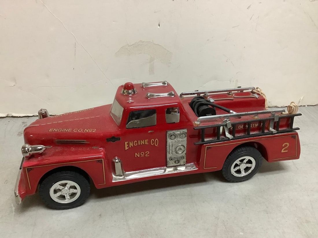 Vintage model firetruck(5in.x4.5in.x13.5in.) (1 of 1)