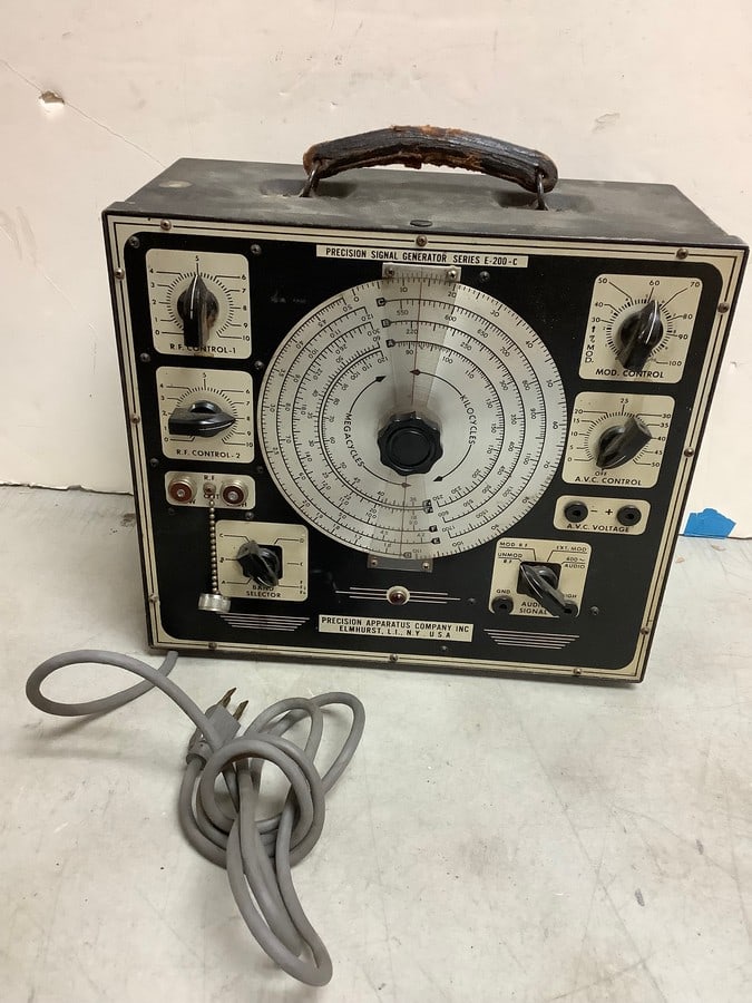 Precision signal generator series E-200-C(12in.x6in.x10.75in.) (1 of 1)
