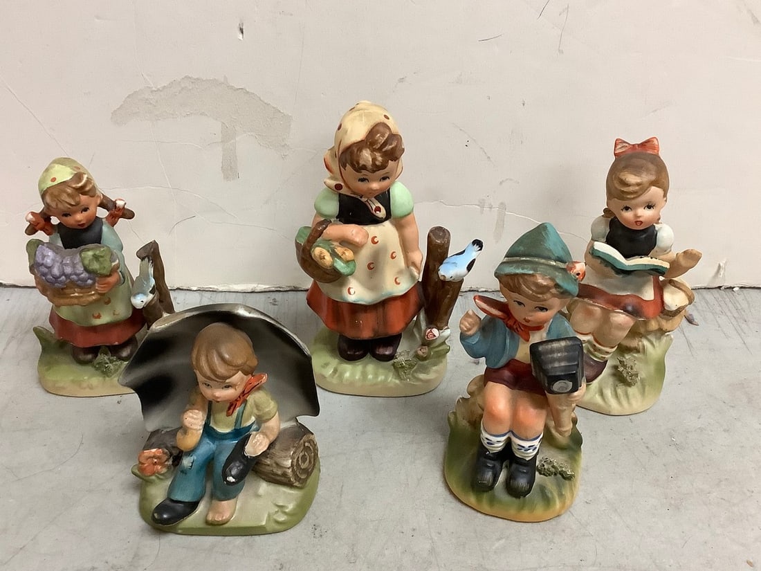 Decorative statues(6in.tallest): Decorative statues(6in.tallest)