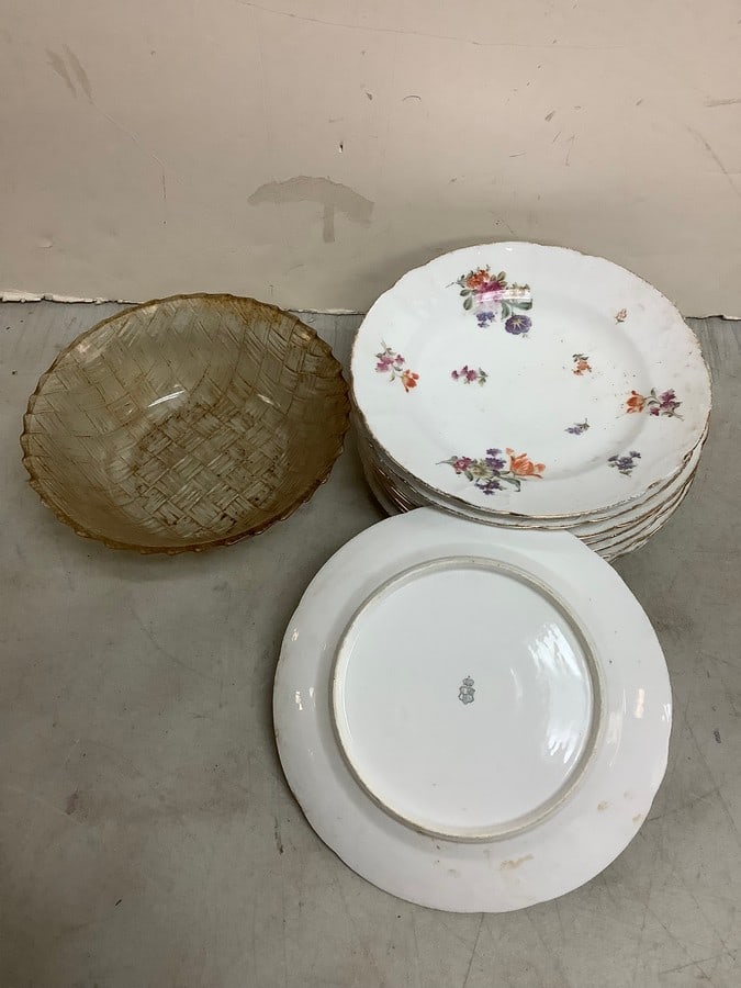 Decorative plates and glass bowl(): Decorative plates and glass bowl()