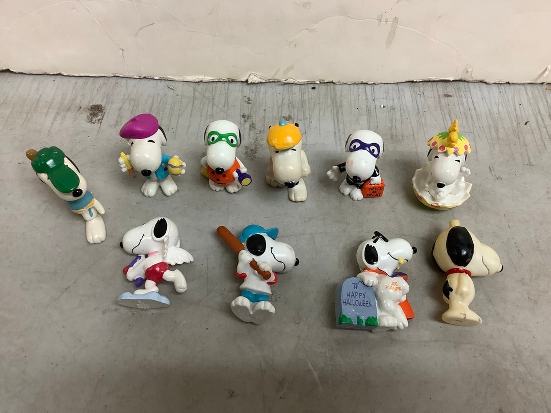Vintage Snoopy figures: Vintage Snoopy figures