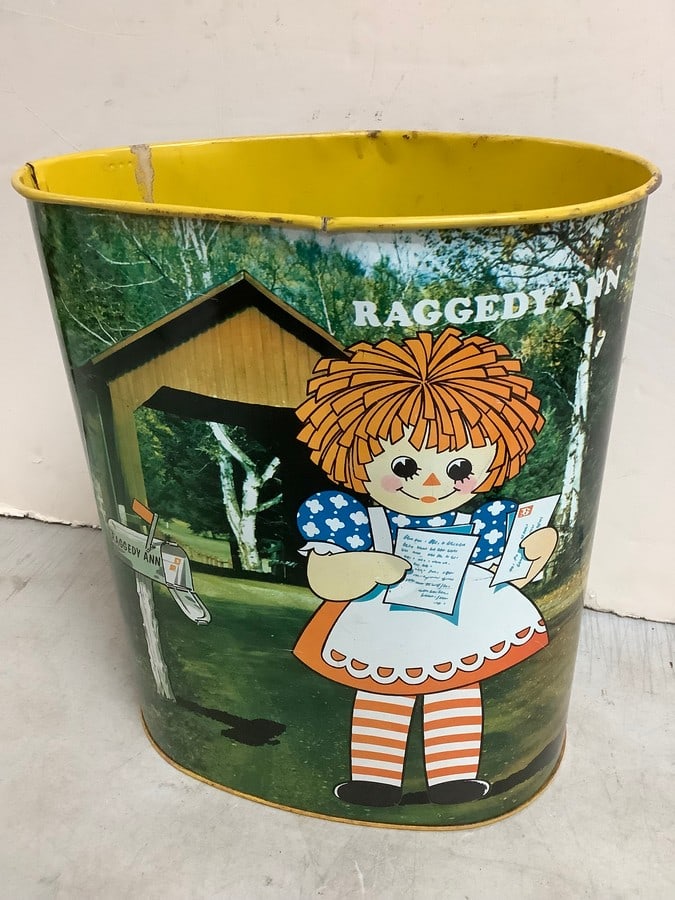 Vintage Raggedy Ann Tin Container (13in Tall): Vintage Raggedy Ann Tin Container (13in Tall)