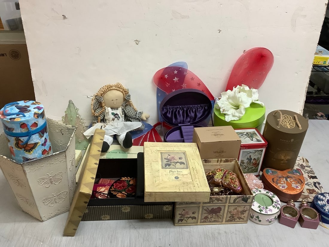 Various Trinket Boxes, Gift Boxes, Tin Container, Handbags, and more (Tallest - 13in): Various Trinket Boxes, Gift Boxes, Tin Container, Handbags, and more (Tallest - 13in)