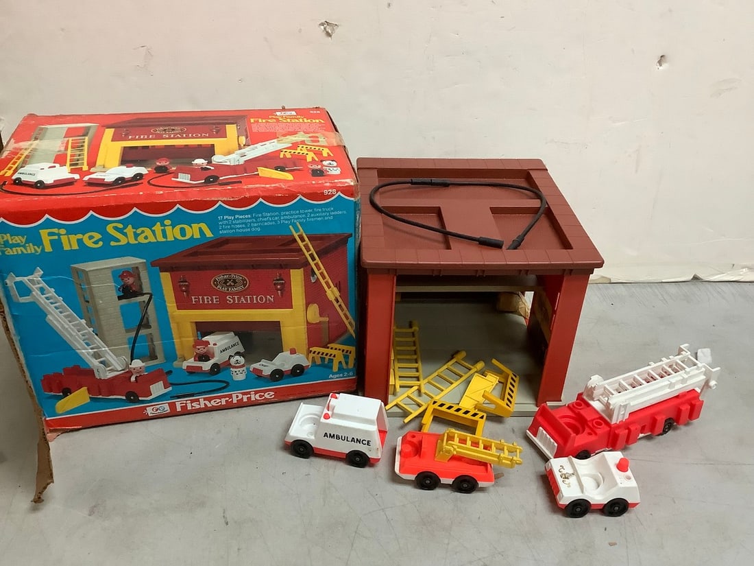 Vintage Fisherprice Firehouse Play Set and more (1 of 1)