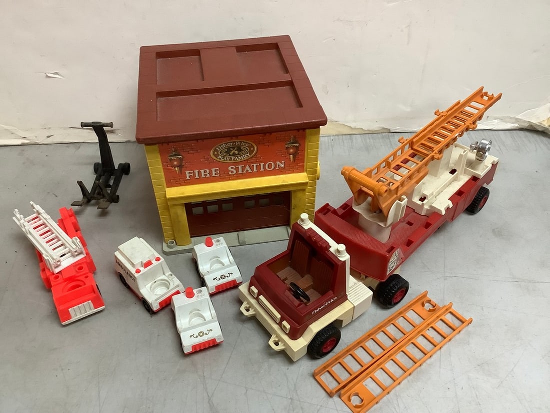 Vintage Fisherprice Firehouse Play Set and more (1 of 1)