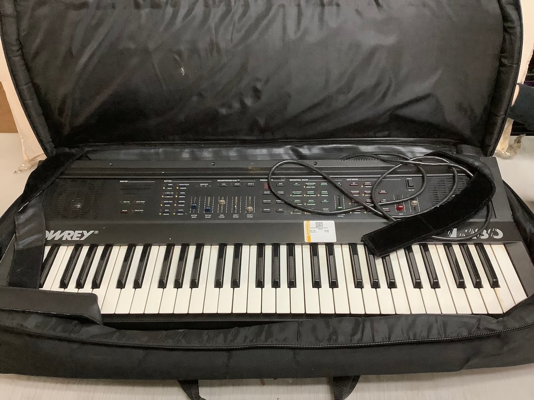 Lowrey keyboard with zip up case: Lowrey keyboard with zip up case