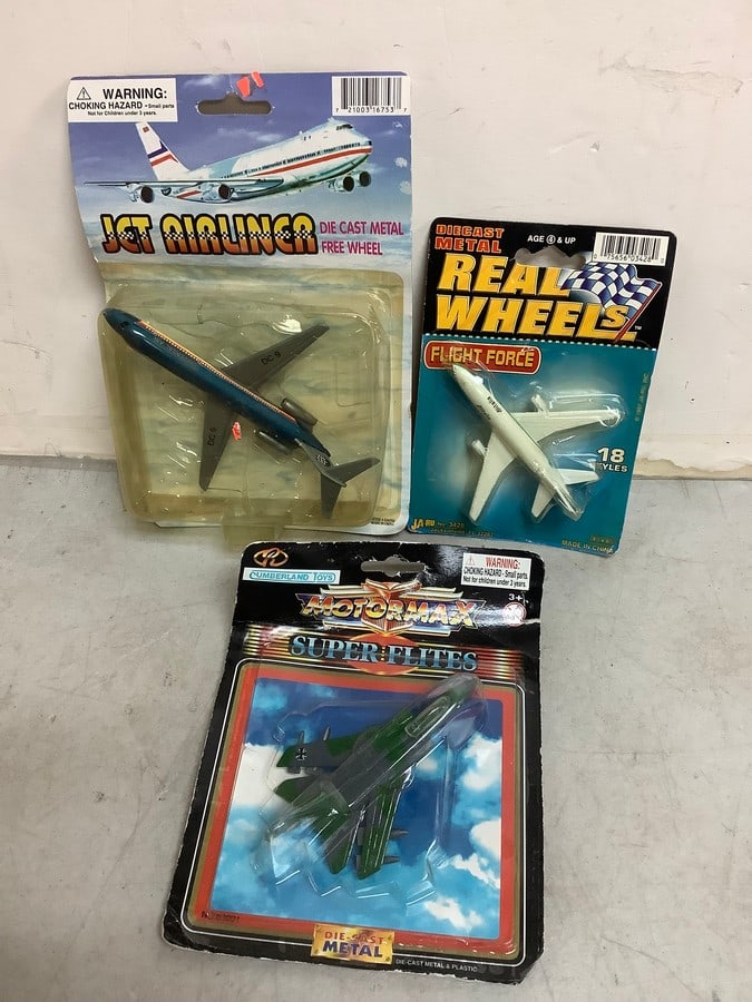 Vintage airplane models(Jet Airliner, Real Wheels, MotorMax-all new in box) (1 of 1)