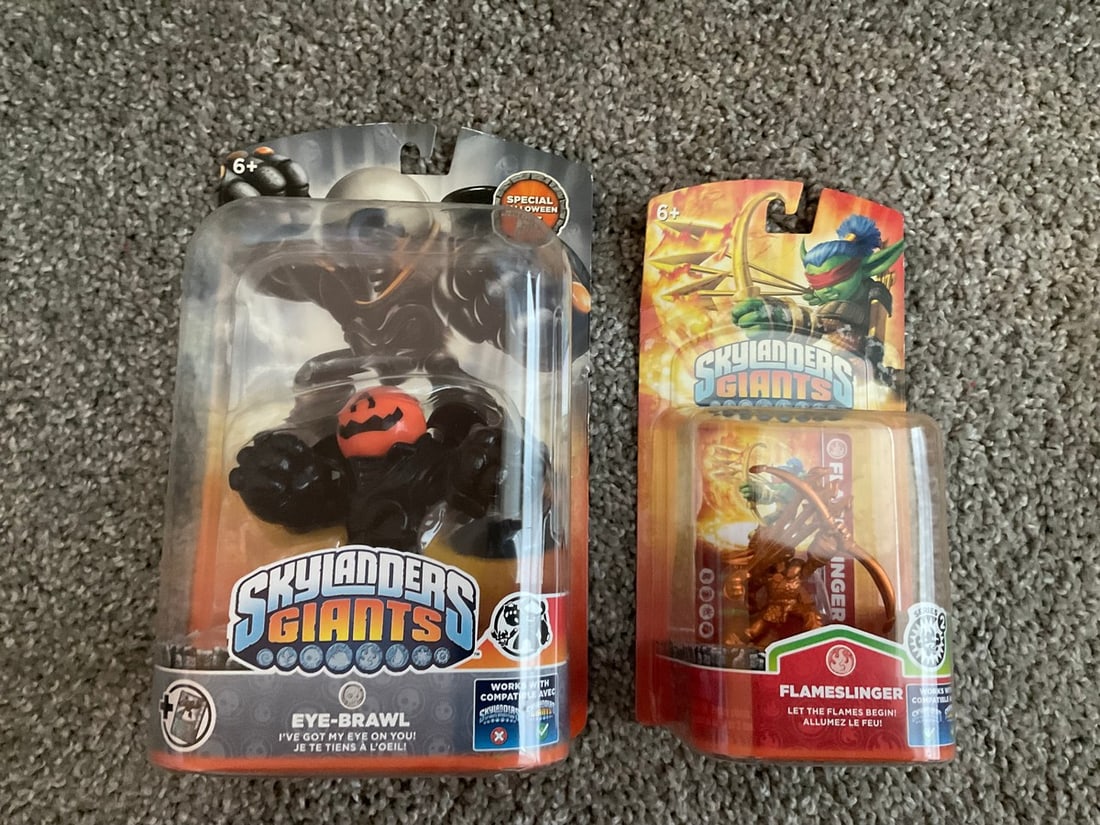 lot of 2 skylander giants new in the package (1 of 1)