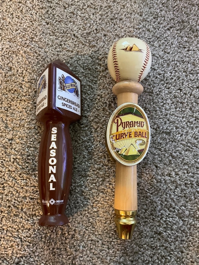 Lot 0f 2 Blue Moon Gingerbread Spice Ale and Pyramid: Lot 0f 2 Blue Moon Gingerbread Spice Ale and Pyramid