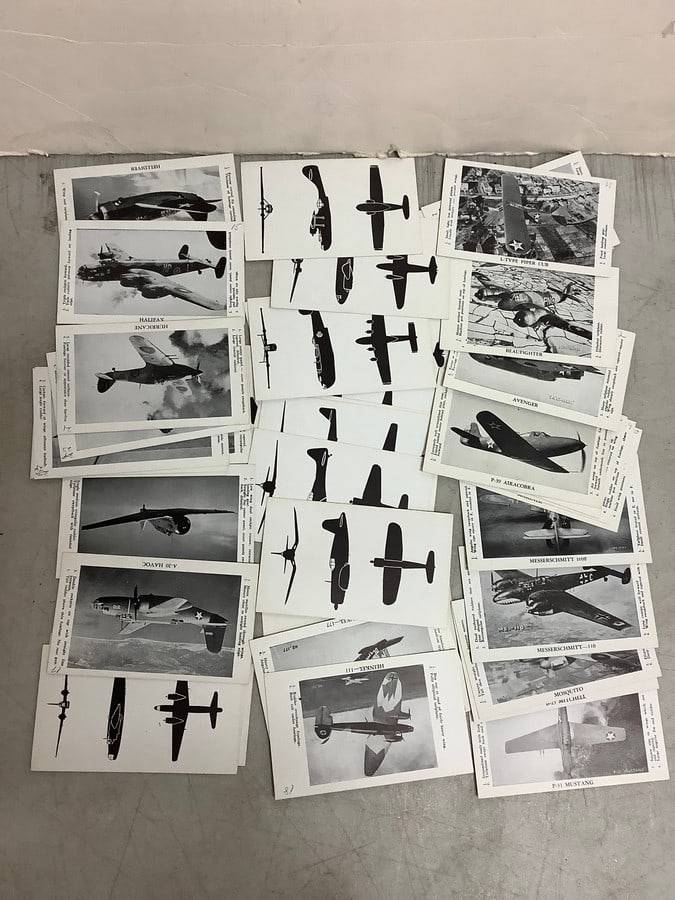 Vintage WW2 Aircraft Identification Cards: Vintage WW2 Aircraft Identification Cards