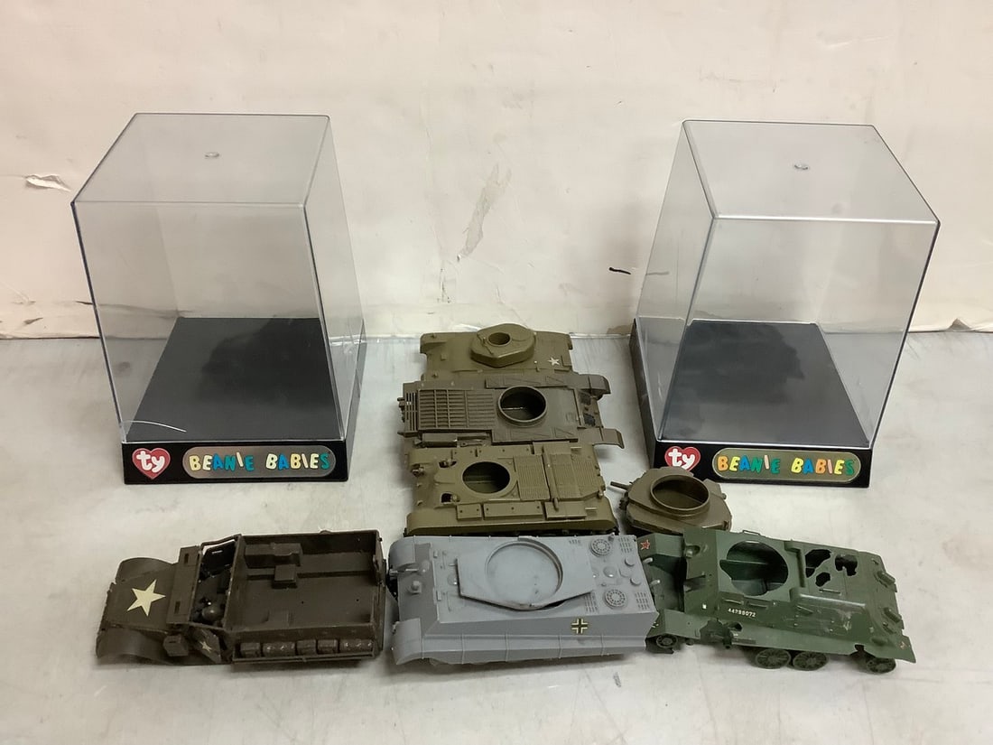 Beanie Babies Display Cases (8inx5.25inx5.25in) and Tank Toys (1 of 1)