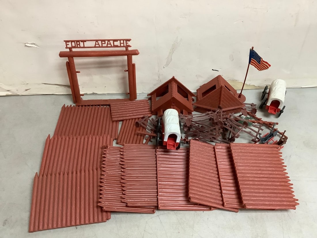 Vintage Fort Apache Toy Set (1 of 1)