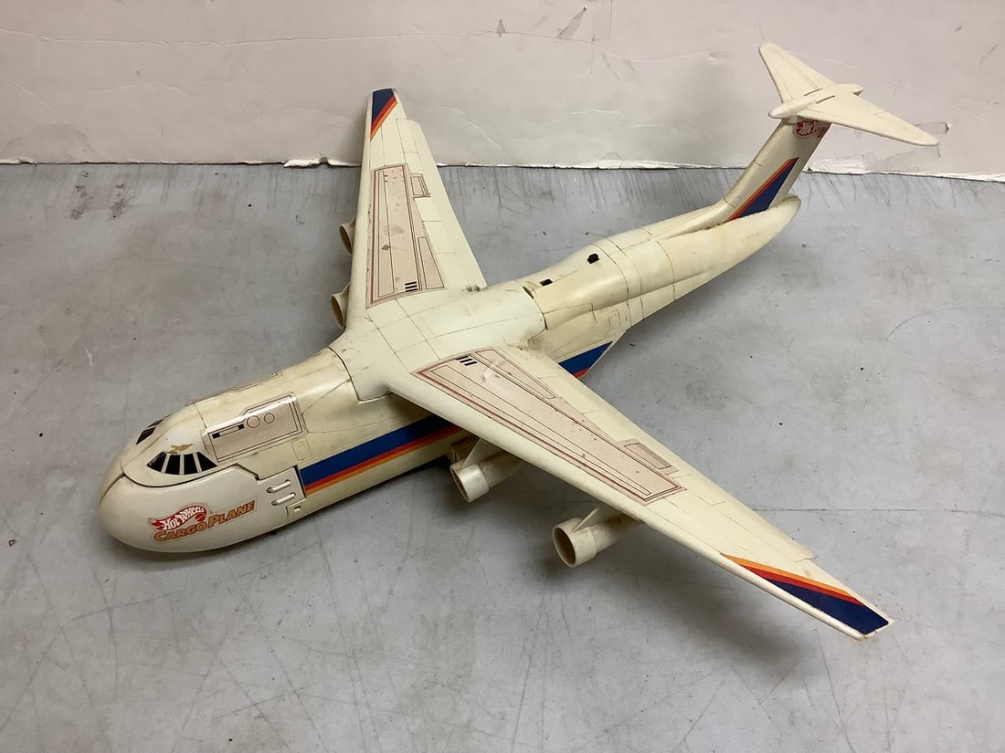 Vintage HotWheels model cargo plane(21in.long): Vintage HotWheels model cargo plane(21in.long)