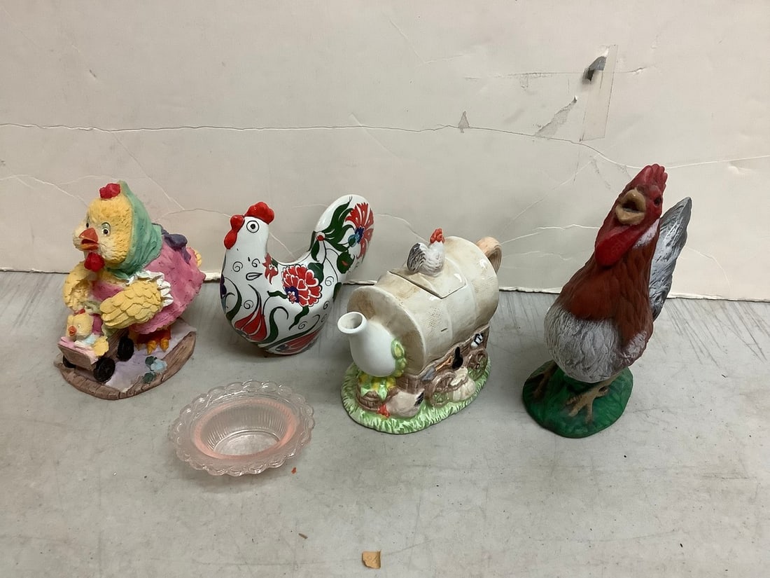 Various rooster ceramics/decor(6.25in.tallest) (1 of 1)