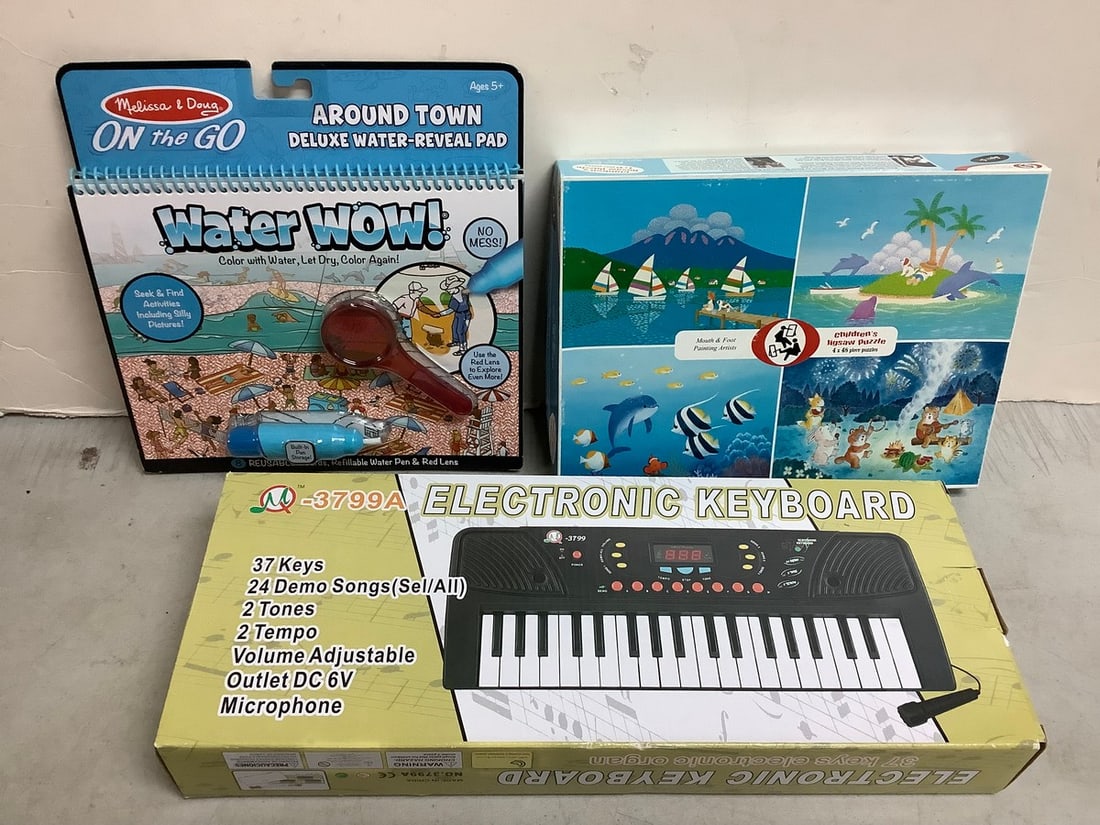 Electronioc keyboard, jigsaw puzzle, and Water Wow deluxe water reveal pad: Electronioc keyboard, jigsaw puzzle, and Water Wow deluxe water reveal pad