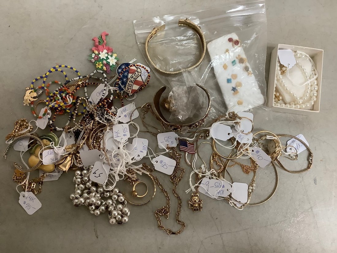 Various Jewelry (Necklaces, Bracelets, Earrings and more) (1 of 1)