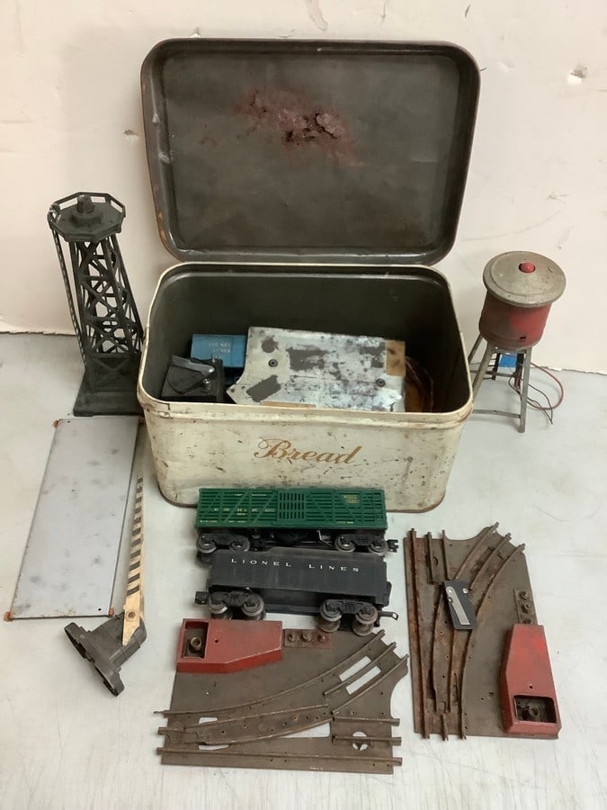 Vintage Tin Bread Container(8inx14inx10in) with Lionel Trains and more (1 of 1)