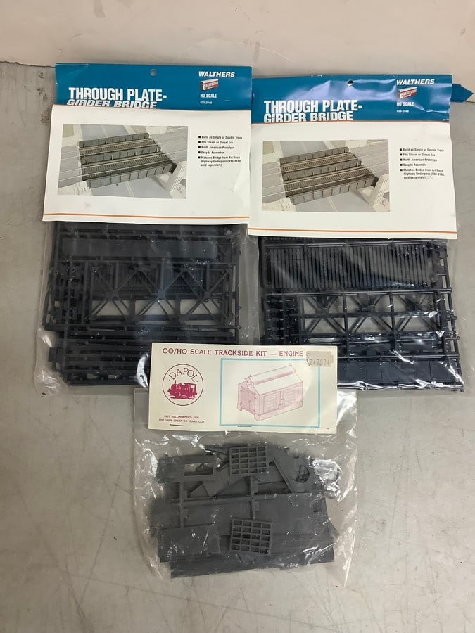 Through Plate Girder Bridge Model Kits, and Trackside Kit - Engine (1 of 1)
