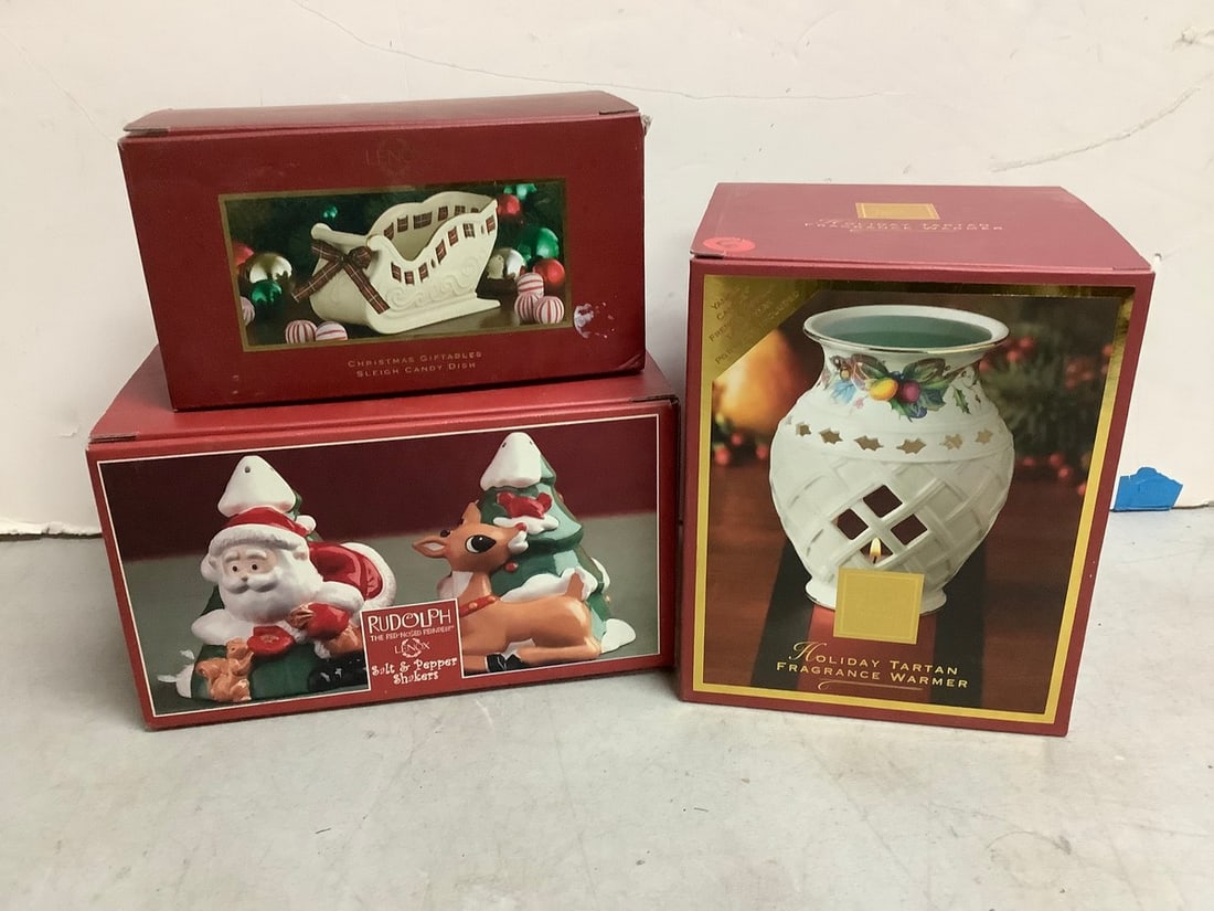 Lenox Sleigh candy dish, Rudolph salt/pepper shakers, and holiday tartan fragrance warmer(new in (1 of 1)