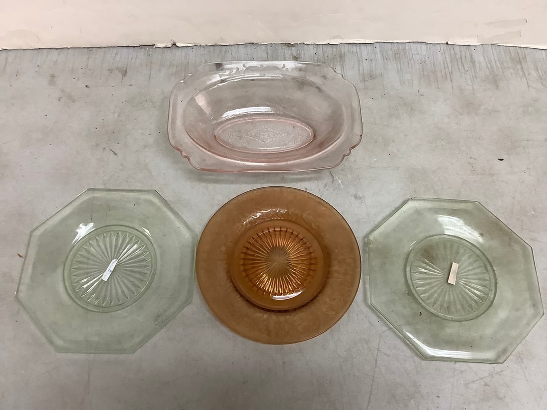 Depression Glass Plates and Bowl (Longest - 10in): Depression Glass Plates and Bowl (Longest - 10in)