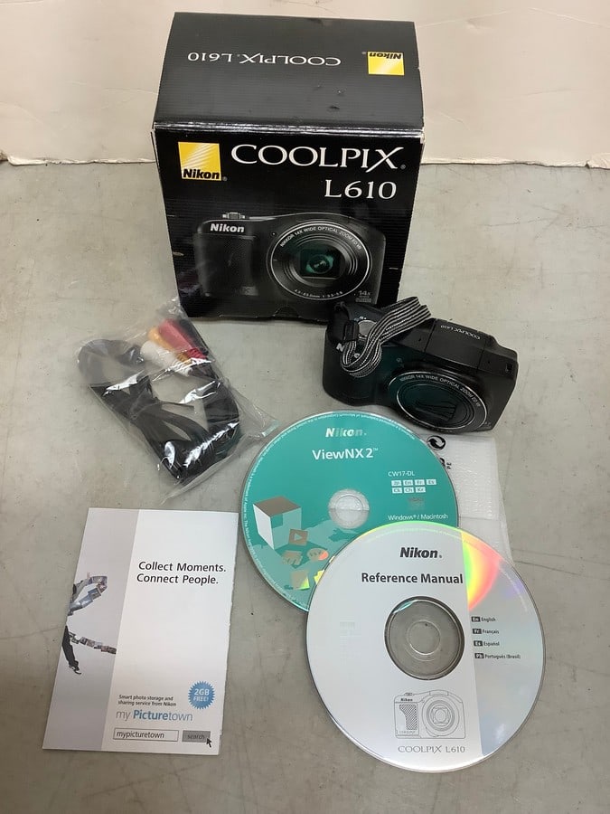 Coolpix L610 Nikon camera and papers in original box: Coolpix L610 Nikon camera and papers in original box