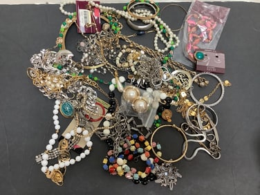 Costume jewelry(bracelets, necklaces, and more)