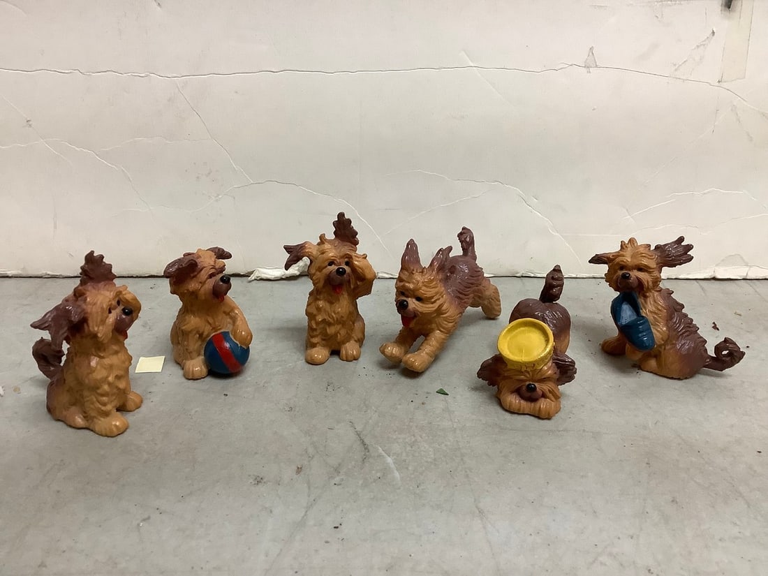 Vintage dog statues(tallest 2.75in.): Vintage dog statues(tallest 2.75in.)