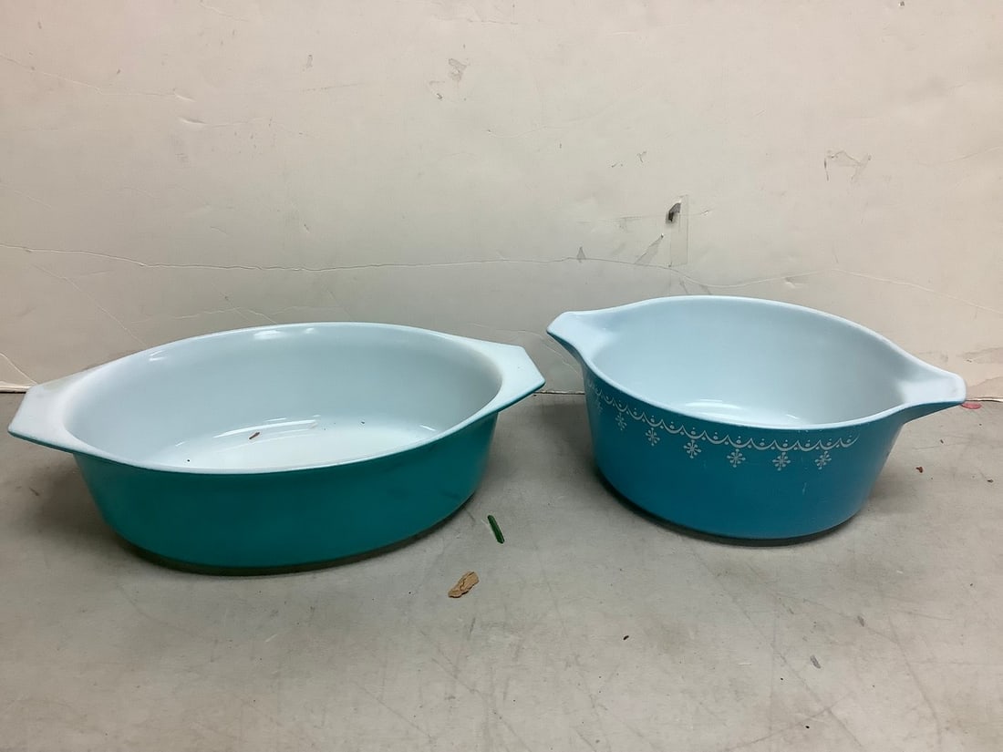 Pyrex bowls(tallest 3.75in.): Pyrex bowls(tallest 3.75in.)