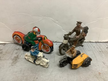 Vintage tint lead motorcycles(2.25in.tall)