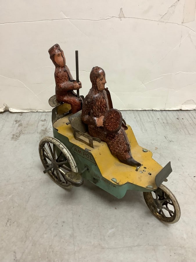 German wind up toy(4.5in.tall): German wind up toy(4.5in.tall)