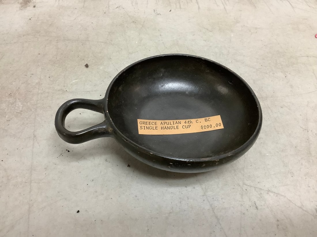 Greece Apulian 4th c. B.C.single handle cup: Greece Apulian 4th c. B.C.single handle cup