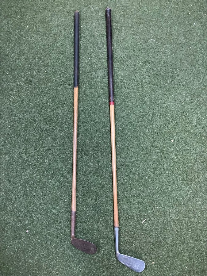 Vintage wooden handle golf clubs(39in.longest-Spalding Bros. and more): Vintage wooden handle golf clubs(39in.longest-Spalding Bros. and more)
