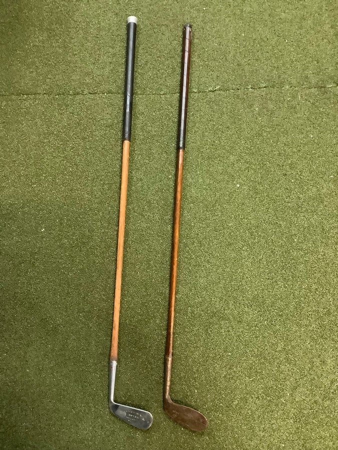 Vintage wooden handle golf clubs(38in.longest): Vintage wooden handle golf clubs(38in.longest)