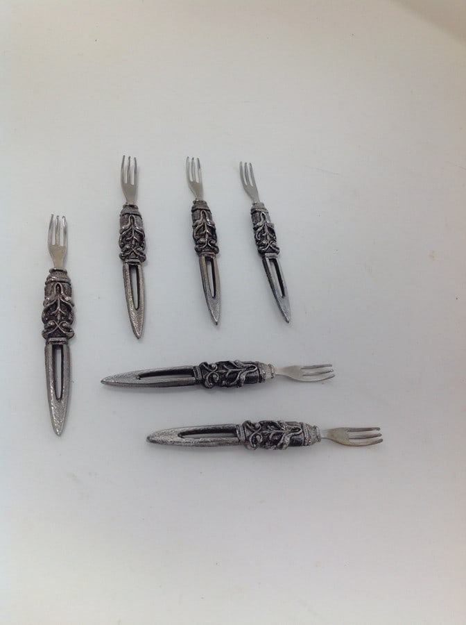 An Unbranded Stainless Steel Set of 6 Flatware Set 3.5 (1 of 1)