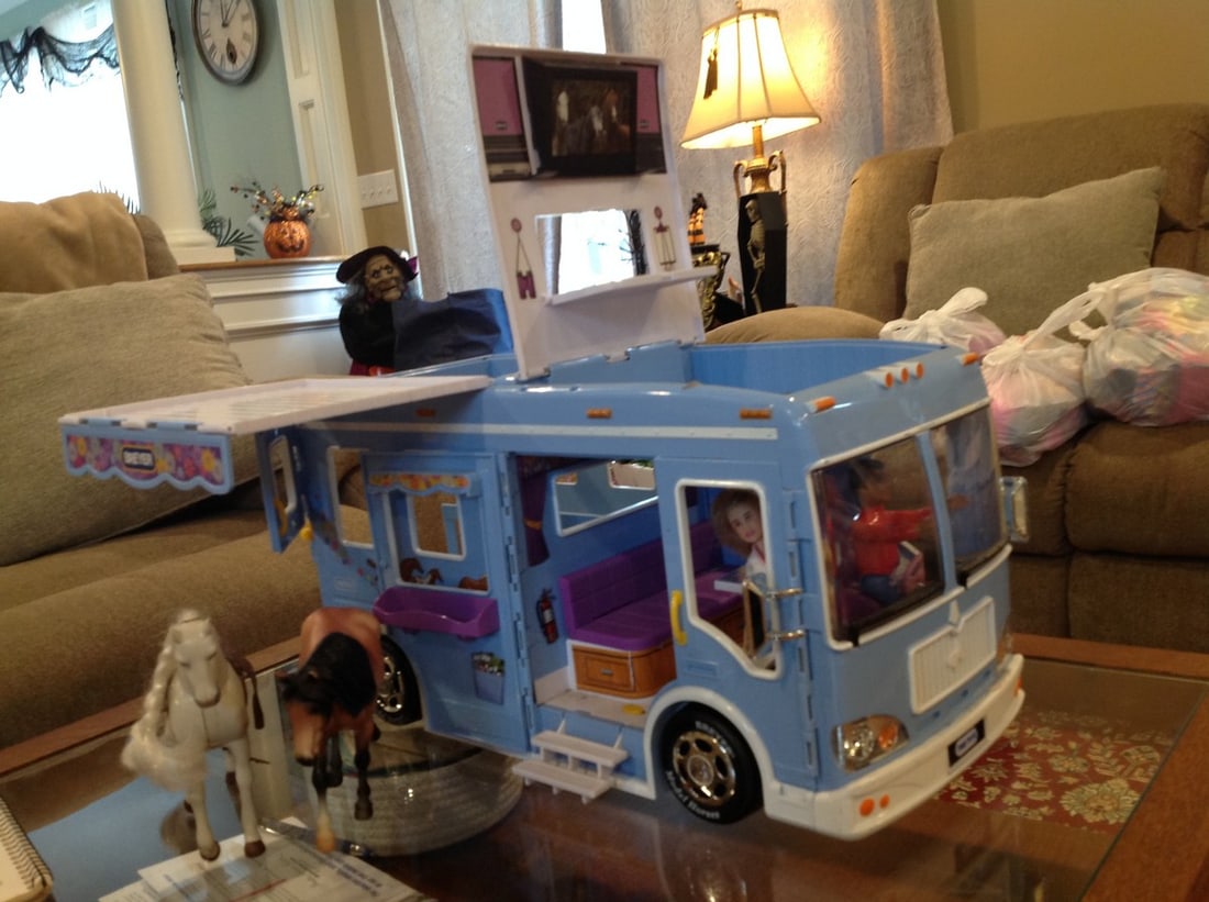 Large Bryer horse bus with 2 horses: Large Bryer horse bus with 2 horses