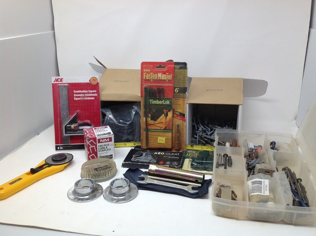 mixed lot of hardware: mixed lot of hardware