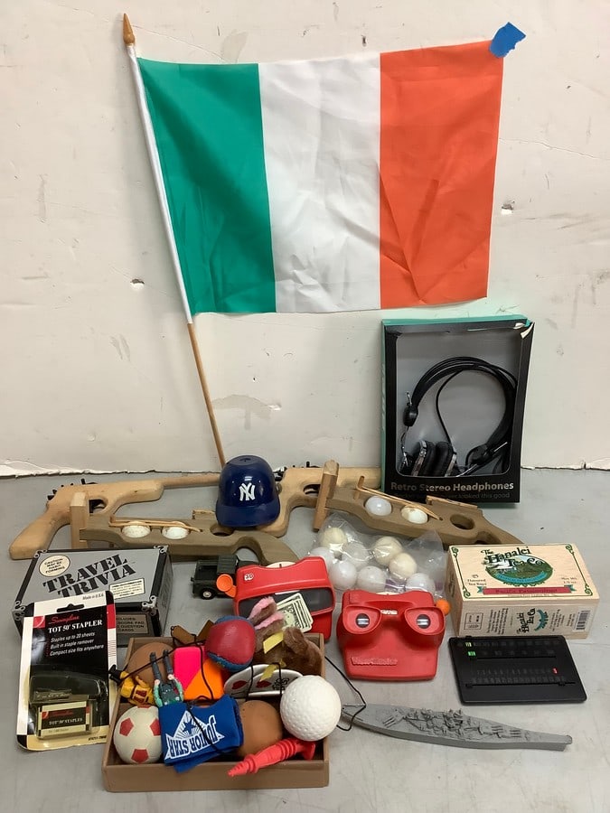 Merkury retro stereo headphones, vintage ViewMaster slide viewers, Ireland flag, and more (1 of 1)